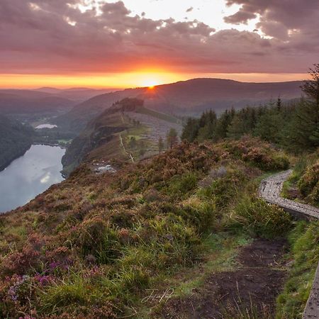 Glendalough International Youth Hostel 래라흐 외부 사진