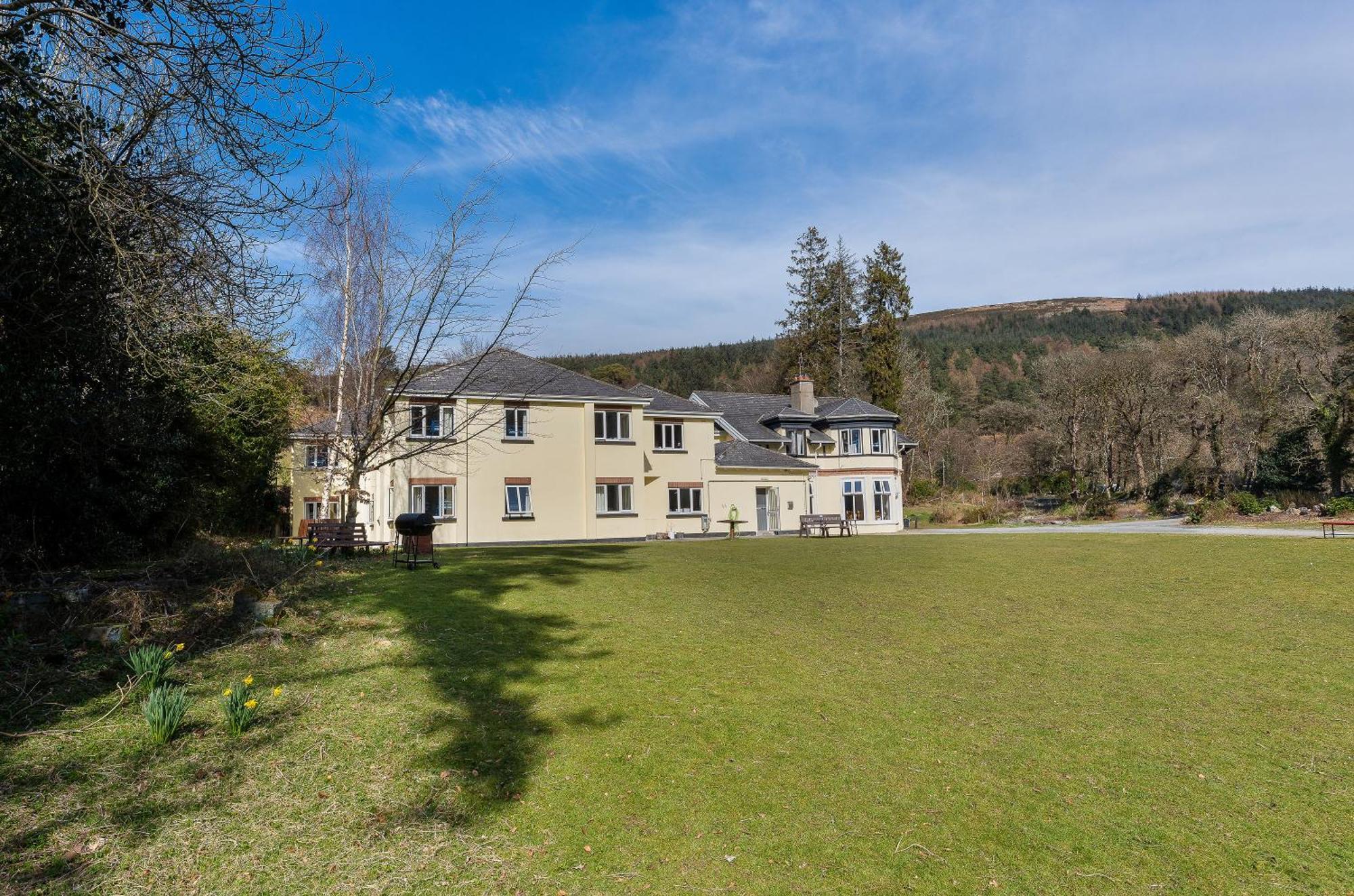 Glendalough International Youth Hostel 래라흐 외부 사진