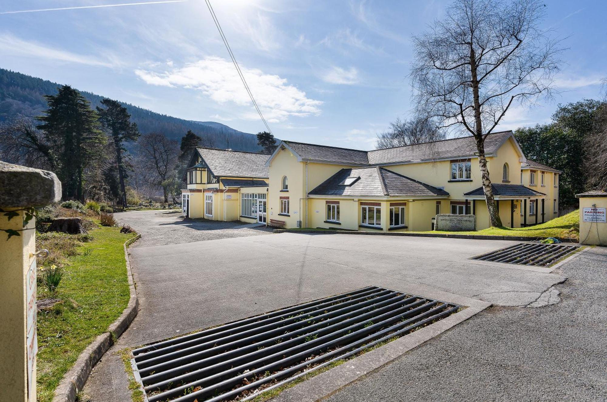 Glendalough International Youth Hostel 래라흐 외부 사진