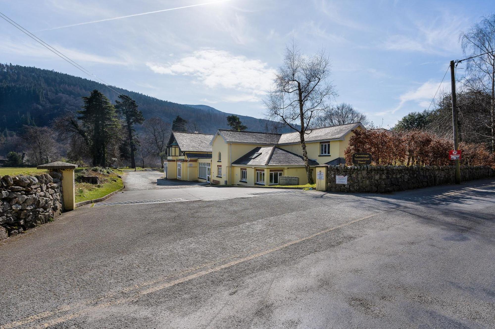 Glendalough International Youth Hostel 래라흐 외부 사진