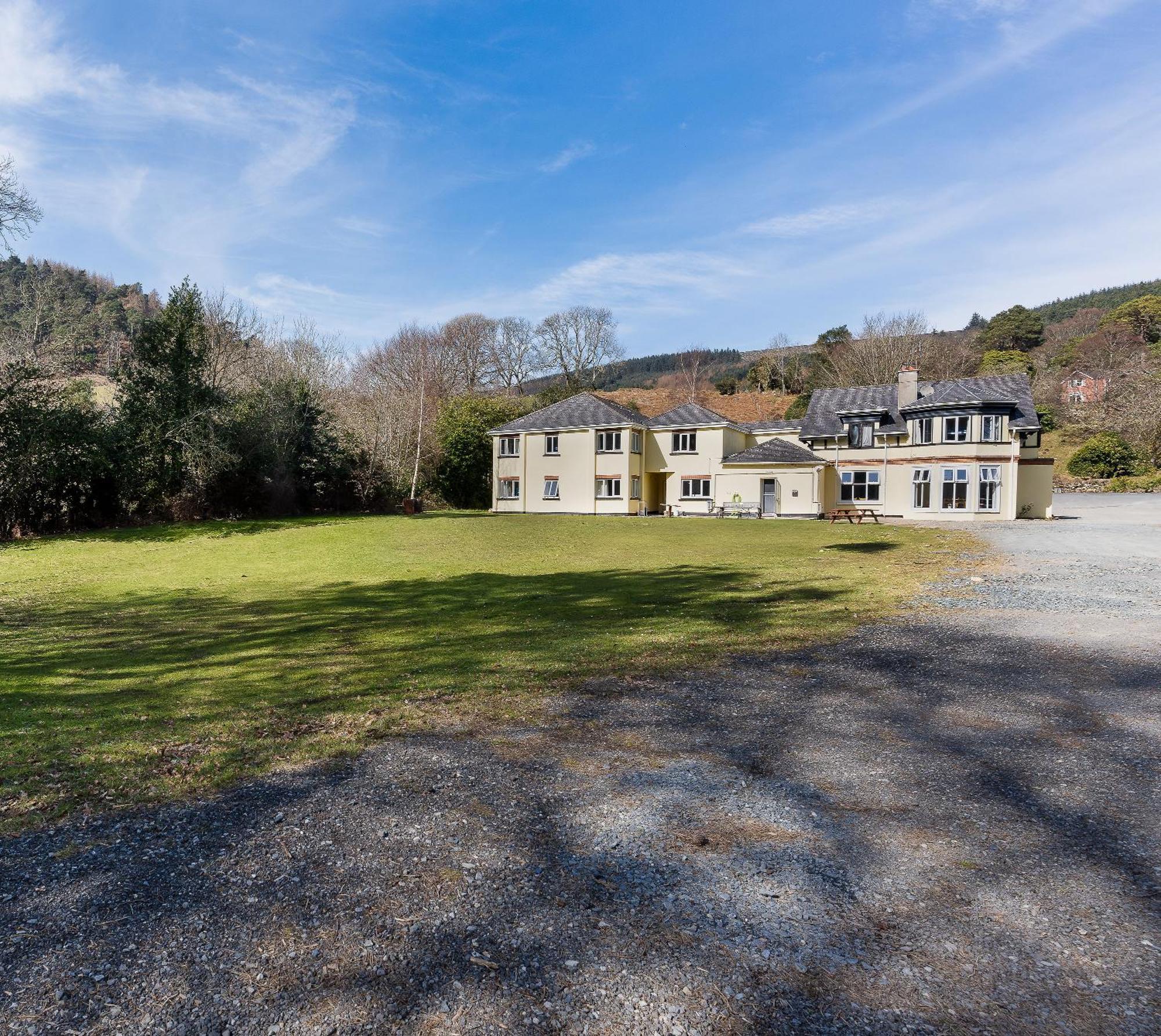 Glendalough International Youth Hostel 래라흐 외부 사진